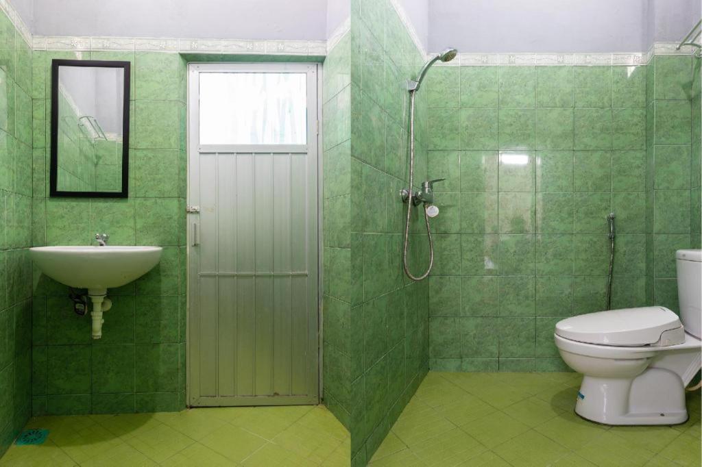 Spot On 2063 Bethania Residence Купанг Екстериор снимка
