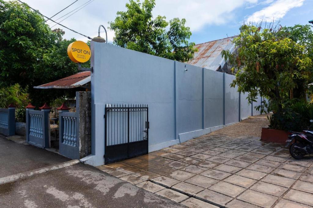Spot On 2063 Bethania Residence Купанг Екстериор снимка